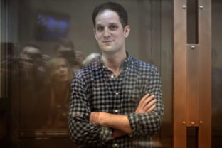29929_aptopix_russia_us_detained_reporter_55708 640x420.jpg