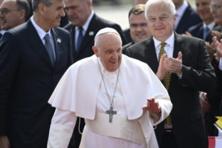 30388_hungary_pope_04096 640x420.jpg