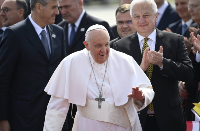 30388_hungary_pope_04096 640x420.jpg