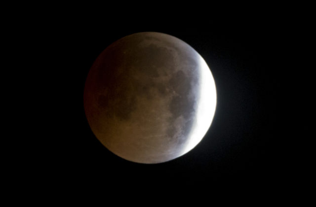30637_pakistan_lunar_eclipse_88525 8a585db364ae4cf78264be9d90b144a5 640x420.jpg