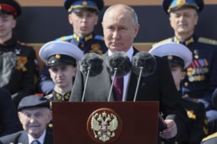 30860_vladimir putin den vitazstva moskva 640x420.jpg