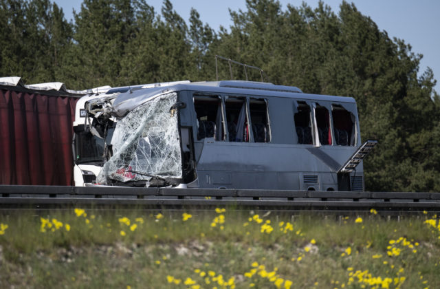 30889_germany_highway_collision_61468 640x420.jpg