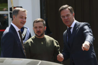 31056_ukraines_wait_europe_day_82885 640x420.jpg