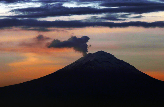 31391_mexico_watched_volcano_33790 640x420.jpg