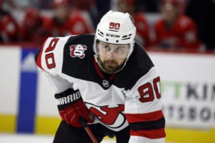 31647_devils_hurricanes_hockey_14446 640x420.jpg