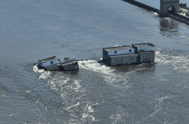 32859_correction_russia_ukraine_war_damaged_dam_38212 640x420.jpg