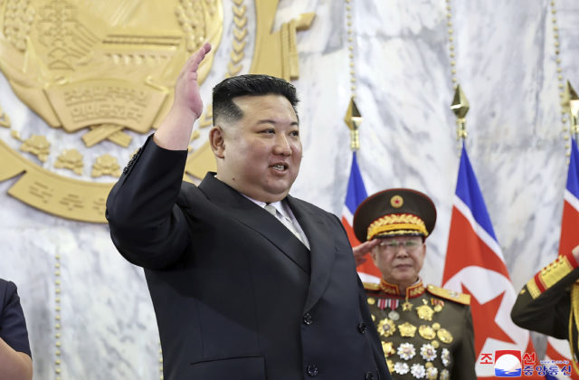 37343_north_korea_parade_80683 640x420.jpg