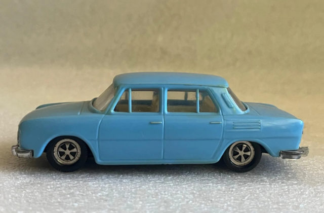 38116_kdn skoda stare auticko model hracka 640x420.jpg
