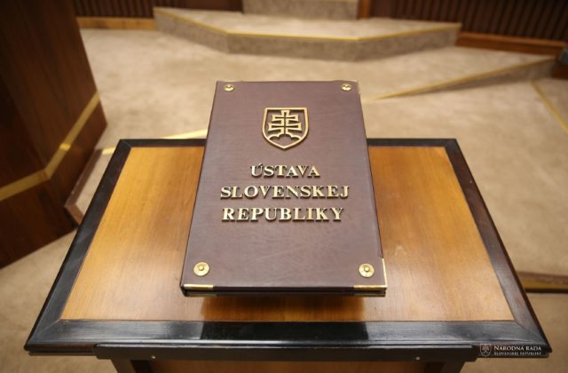 41366_ustava sr 640x420.jpg