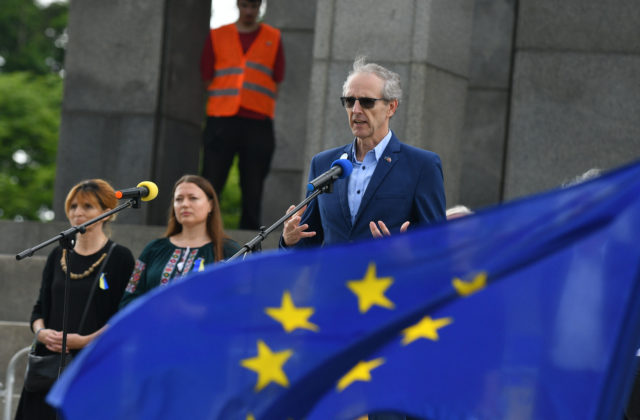 53507_15 2 640x420.jpg