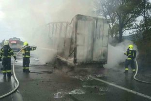 53905_poziar kamiona na d2 640x420.jpg