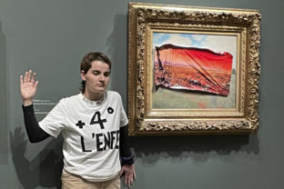 54014_france_museum_protest_46089 640x420.jpg