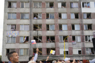 54649_aptopix_pope_slovakia_49435 3ed8dfca490c4b558f4fd33f7f5a2475 640x420.jpg