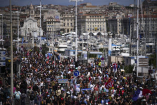 55053_france_protest_53003 640x420.jpg