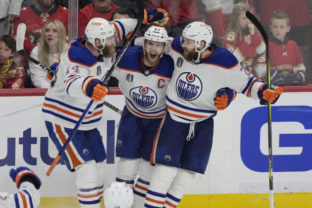 55272_stanley_cup_oilers_panthers_hockey_88803 640x420.jpg