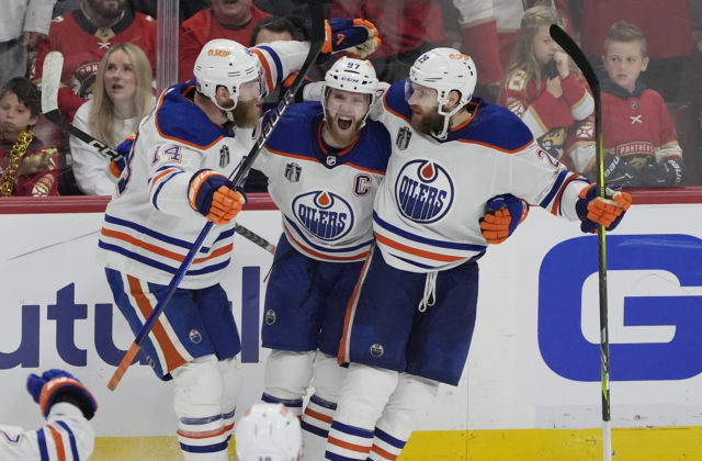 55272_stanley_cup_oilers_panthers_hockey_88803 640x420.jpg