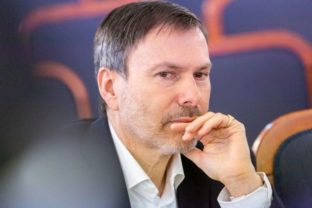 55422_simon anholt 2 640x420.jpg