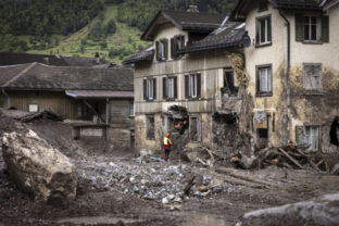 55495_switzerland_mudslide_27521 640x420.jpg