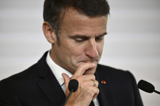 55680_macron 1 640x420.jpg