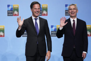 55741_mark rutte jens stoltenberg 640x420.jpg