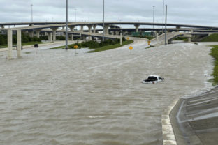 56498_tropical_weather_texas_68471 640x420.jpg