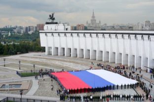 56766_russia_national_flag_day_18274 640x420.jpg