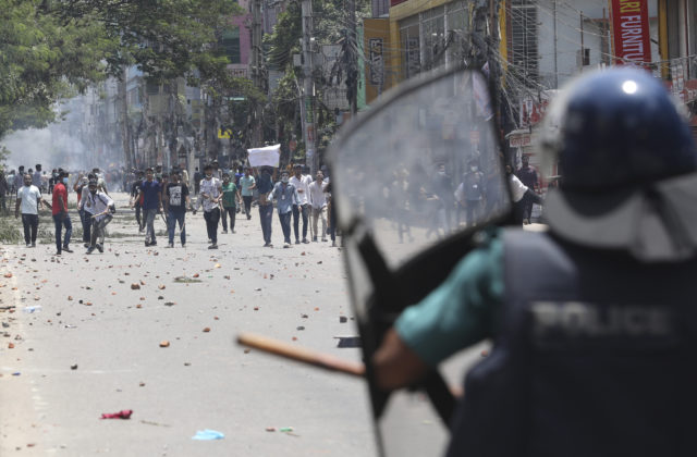 57266_bangladesh_campus_violence_90409 640x420.jpg