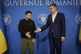 57673_ukrajinsky premier volodymyr zelenskyj a rumunsky premier marcel ciolacu 640x420.jpg