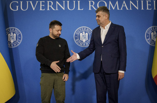 57673_ukrajinsky premier volodymyr zelenskyj a rumunsky premier marcel ciolacu 640x420.jpg