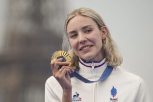 57946_paris_olympics_triathlon_88146 640x420.jpg