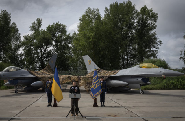 58289_russia_ukraine_war_f16_zelensky_88083 640x420.jpg