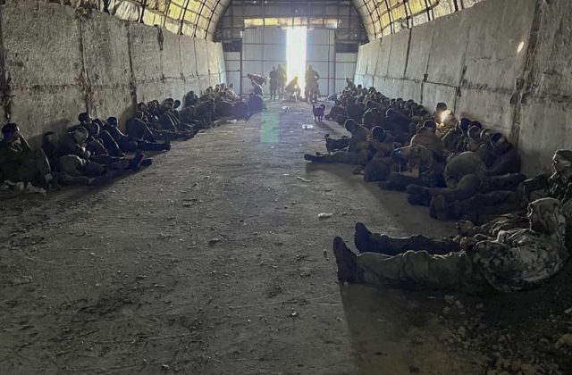 59010_ruski branci v ukrajinskom zajati 640x420.jpg