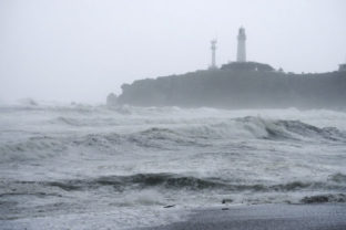 59065_japan_typhoon_00354 640x420.jpg