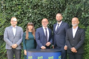 59438_zaava starosta makoaice zapad marcel vrchota okresna predsednaaka sas renata zolnaiova predsesa sas branislav grahling viceprimator mesta koaice marcel gibada krajska predseda sas peter a ech 640x420.jpg