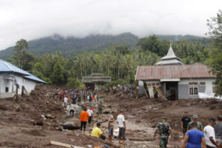 59574_indonesia_flash_floods_83093 640x420.jpg