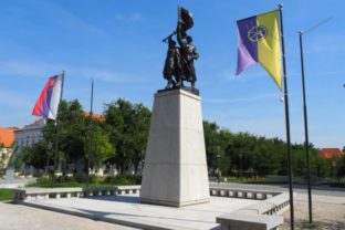 60074_pamatnik v trnave 640x420.jpg