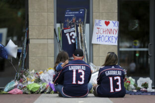 60695_blue_jackets_gaudreau_hockey_77152 640x420.jpg