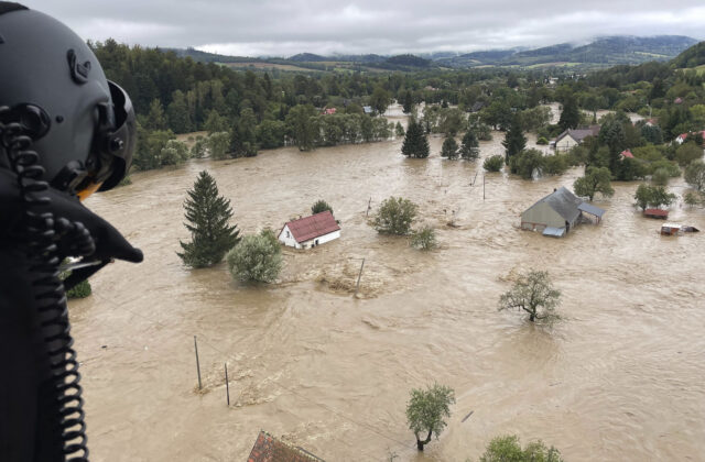 60923_poland_central_europe_floods_70303 1 640x420.jpg