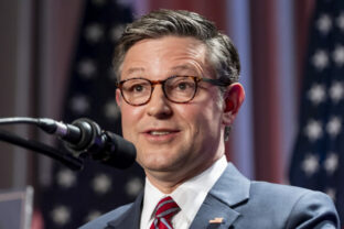 65000_trump_06299 640x420.jpg