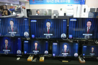 65151_south_korea_martial_law_75330 640x420.jpg