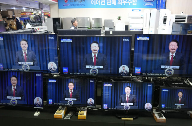 65151_south_korea_martial_law_75330 640x420.jpg