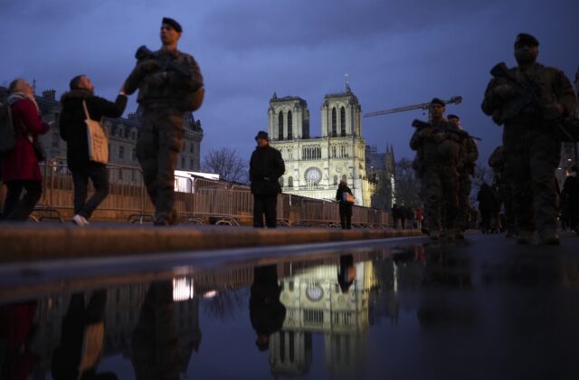 65169_aptopix_france_notre_dame_reopening_77060 640x420.jpg
