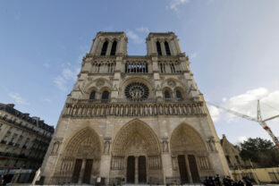 65183_france_notre_dame_reopening_66988 640x420.jpg