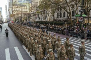 65447_veterans_day_parade_27252 640x420.jpg