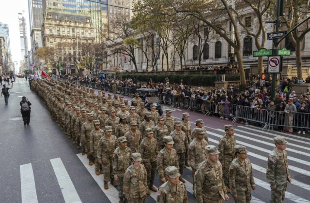 65447_veterans_day_parade_27252 640x420.jpg