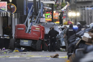 66261_new_orleans_car_into_crowd_33457 640x420.jpg