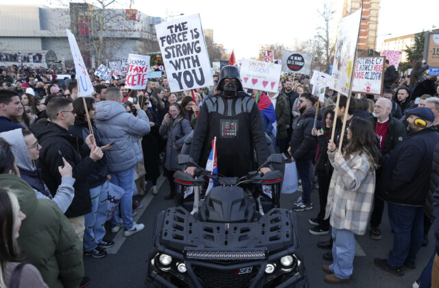 67818_serbia_protests_05053 640x420.jpg