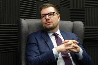 68107_poslanec igor simko hlas sd pocas rozhovoru pre agenturu sita 640x420.jpg