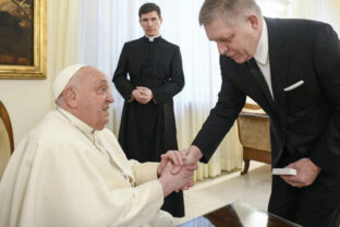 68424_vatican_pope_01489 640x420.jpg