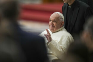 68466_vatican_pope_20388 640x420.jpg